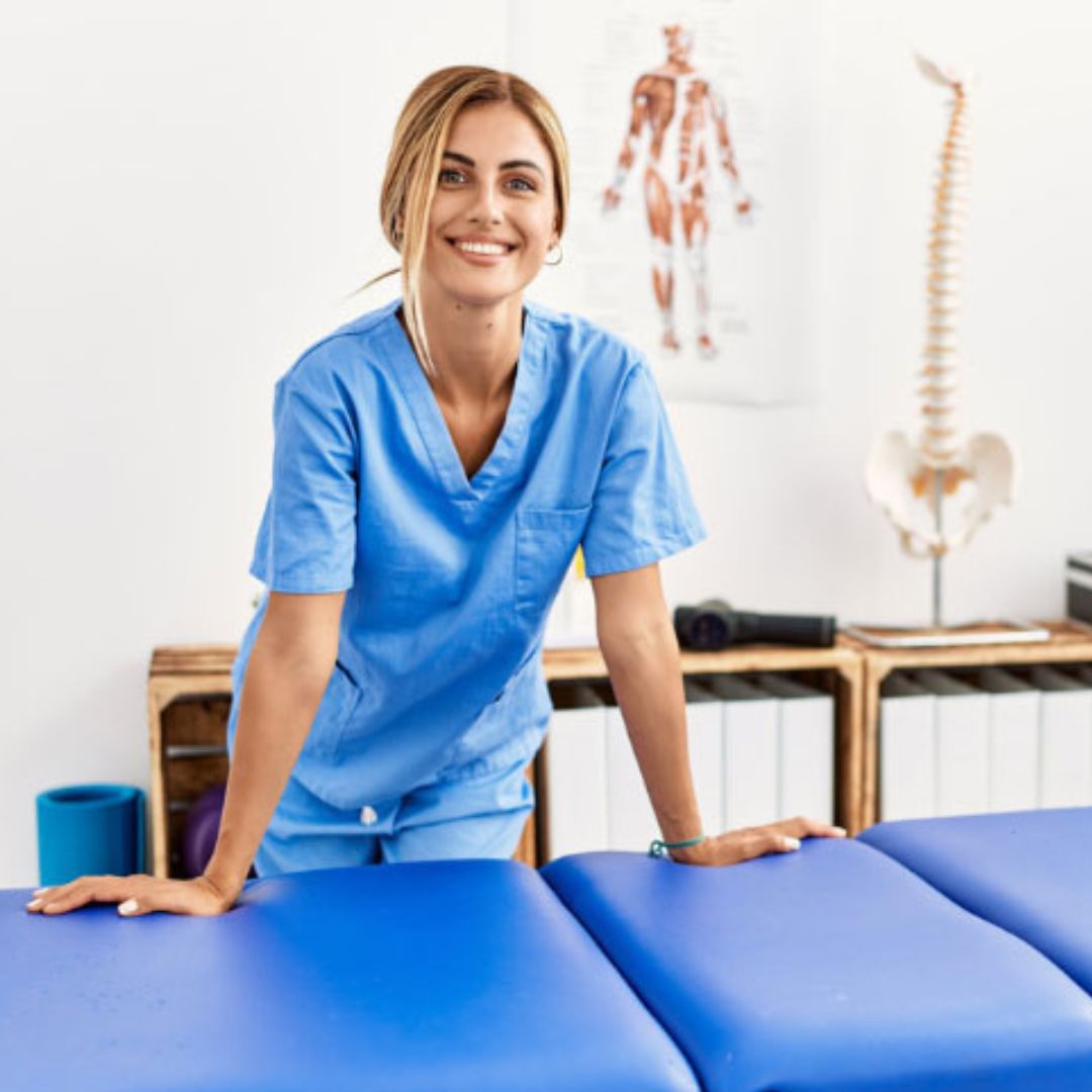 Fysioterapeut Female.jpg__PID:f9ee6458-43cd-4b5a-b646-d0d00fe2f071